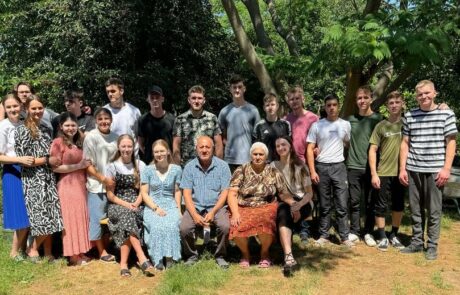 Gruppenfoto Missionsreise Bulgarien mit Einheimischen